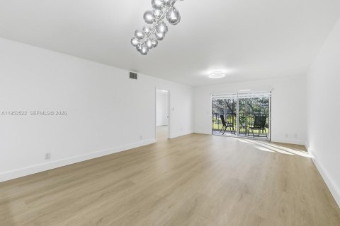 Copropriété à vendre à Pembroke Pines, Floride: 2 chambres, 110.74 m2 № 2010220 - photo 7