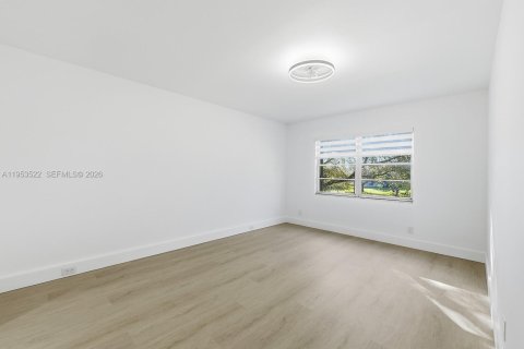 Copropriété à vendre à Pembroke Pines, Floride: 2 chambres, 110.74 m2 № 2010220 - photo 16