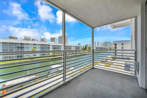 Condominio en venta en North Miami Beach, Florida, 2 dormitorios, 103.12 m2 № 1938388 - foto 26