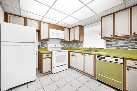 Condominio en venta en North Miami Beach, Florida, 2 dormitorios, 103.12 m2 № 1938388 - foto 6