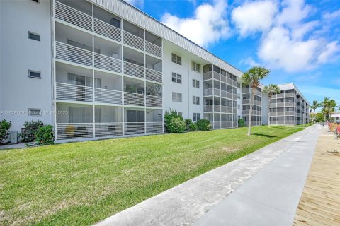 Condominio en venta en North Miami Beach, Florida, 2 dormitorios, 103.12 m2 № 1938388 - foto 27
