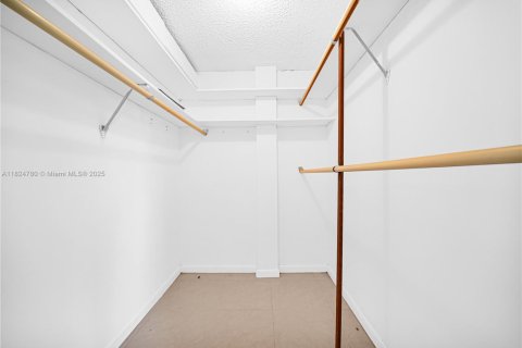 Condominio en venta en North Miami Beach, Florida, 2 dormitorios, 103.12 m2 № 1938388 - foto 15