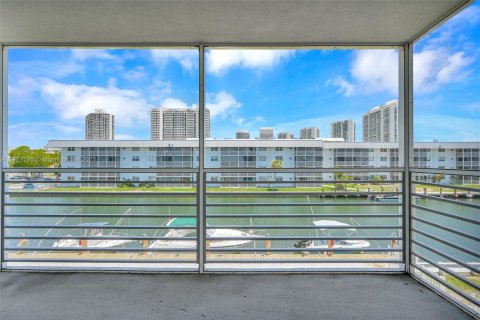 Condominio en venta en North Miami Beach, Florida, 2 dormitorios, 103.12 m2 № 1938388 - foto 20