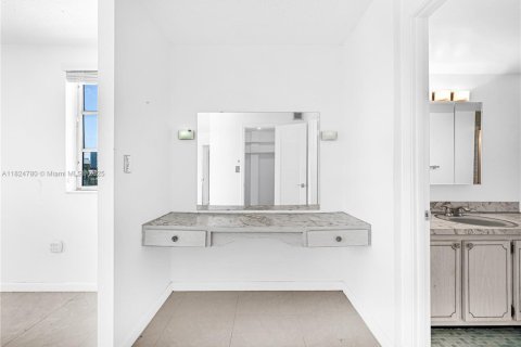 Condominio en venta en North Miami Beach, Florida, 2 dormitorios, 103.12 m2 № 1938388 - foto 14