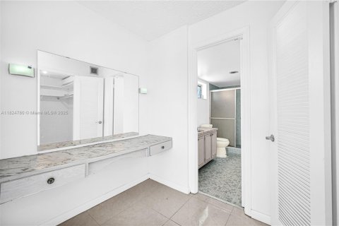 Condominio en venta en North Miami Beach, Florida, 2 dormitorios, 103.12 m2 № 1938388 - foto 13