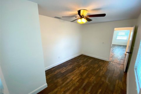 House in New Port Richey, Florida 4 bedrooms, 152.17 sq.m. № 1827670 - photo 15