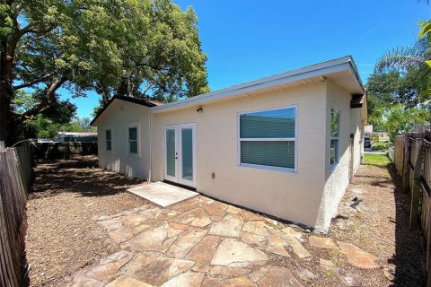 House in New Port Richey, Florida 4 bedrooms, 152.17 sq.m. № 1827670 - photo 18