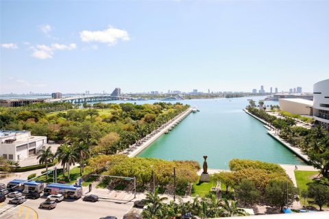 Condominio en venta en Miami, Florida, 2 dormitorios, 113.34 m2 № 1862853 - foto 1
