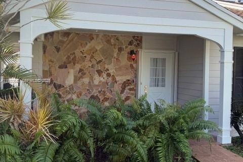 Снять в аренду таунхаус в Майами, Флорида 2 спальни, 119.38м2, № 1989428 - фото 3