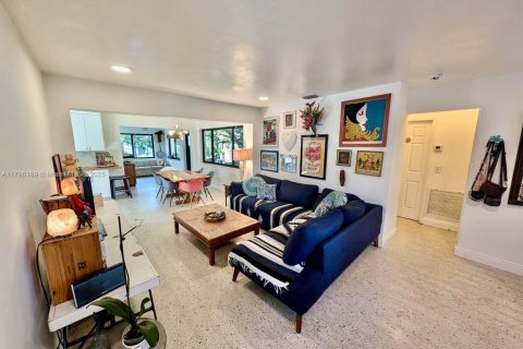 Casa en venta en Hallandale Beach, Florida, 4 dormitorios, 139.35 m2 № 1696151 - foto 1