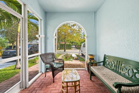 Townhouse in Fort Lauderdale, Florida 3 bedrooms, 196.77 sq.m. № 2343813 - photo 10