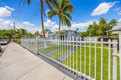 Propiedad comercial en venta en Miami, Florida № 2054874 - foto 3