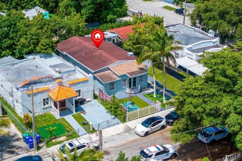 Propiedad comercial en venta en Miami, Florida № 2054874 - foto 2