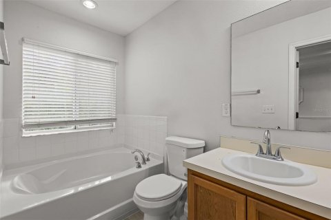 Townhouse in Valrico, Florida 3 bedrooms, 146.14 sq.m. № 2237499 - photo 18