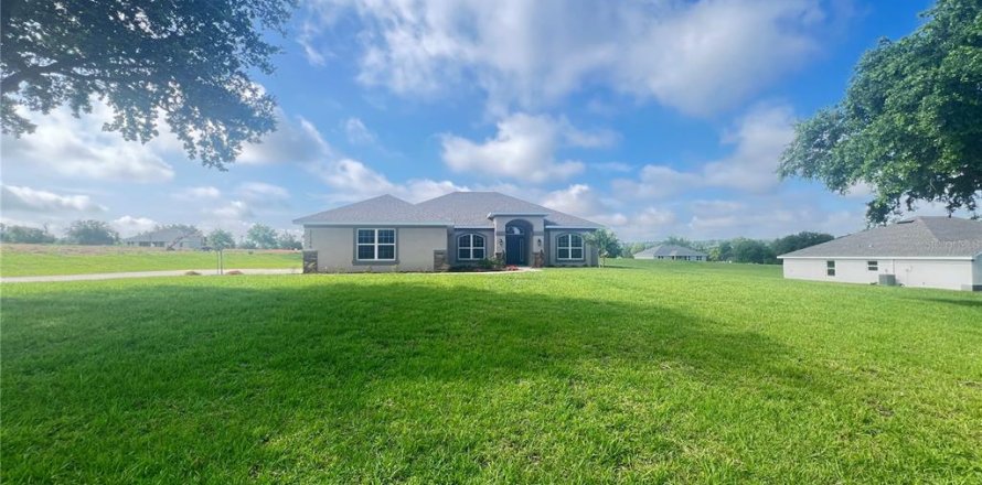 House in Dade City, Florida 4 bedrooms, 216.46 sq.m. № 2200530