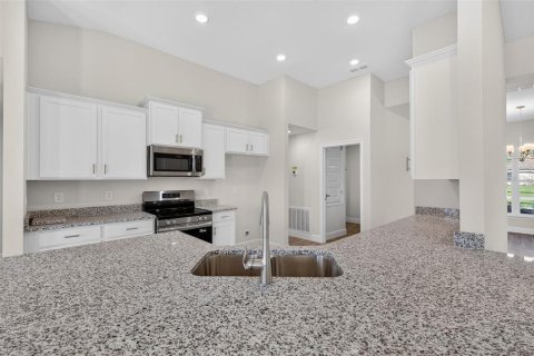 House in Dade City, Florida 4 bedrooms, 216.46 sq.m. № 2200530 - photo 24