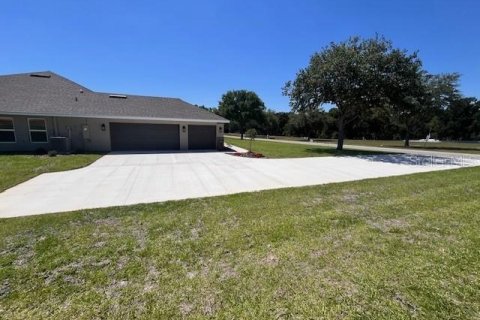 House in Dade City, Florida 4 bedrooms, 216.46 sq.m. № 2200530 - photo 9