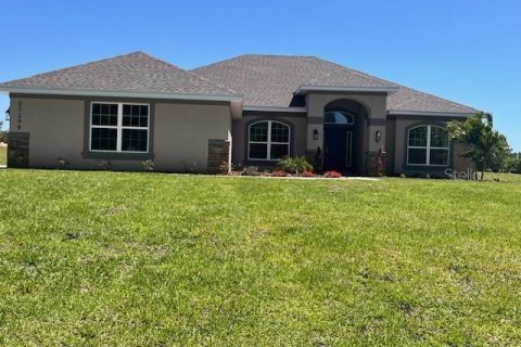 House in Dade City, Florida 4 bedrooms, 216.46 sq.m. № 2200530 - photo 8