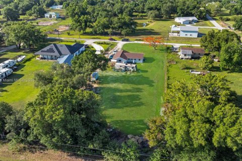 House in Fort Myers, Florida 3 bedrooms, 128.21 sq.m. № 1927053 - photo 19