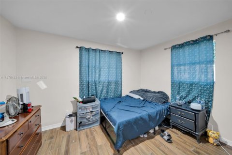 House in Fort Myers, Florida 3 bedrooms, 128.21 sq.m. № 1927053 - photo 10