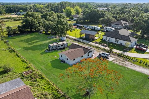 House in Fort Myers, Florida 3 bedrooms, 128.21 sq.m. № 1927053 - photo 18