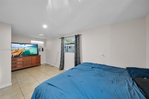 House in Fort Myers, Florida 3 bedrooms, 128.21 sq.m. № 1927053 - photo 13