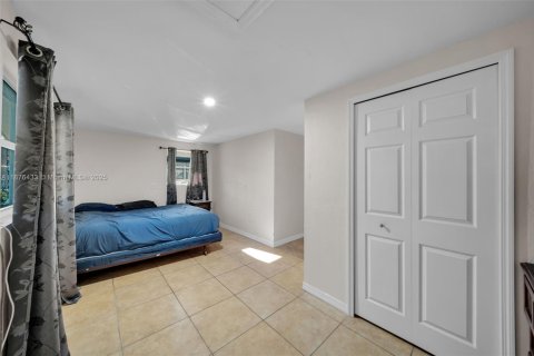 House in Fort Myers, Florida 3 bedrooms, 128.21 sq.m. № 1927053 - photo 11