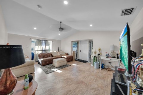 House in Fort Myers, Florida 3 bedrooms, 128.21 sq.m. № 1927053 - photo 15