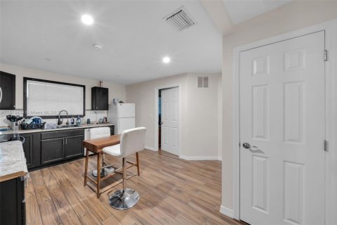 House in Fort Myers, Florida 3 bedrooms, 128.21 sq.m. № 1927053 - photo 9