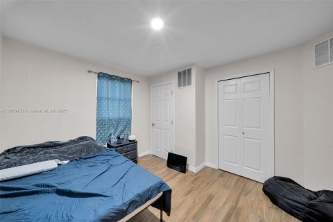 House in Fort Myers, Florida 3 bedrooms, 128.21 sq.m. № 1927053 - photo 8