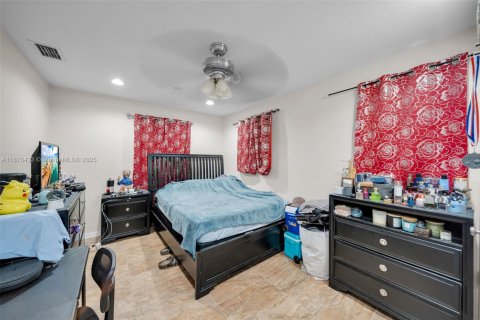 House in Fort Myers, Florida 3 bedrooms, 128.21 sq.m. № 1927053 - photo 7