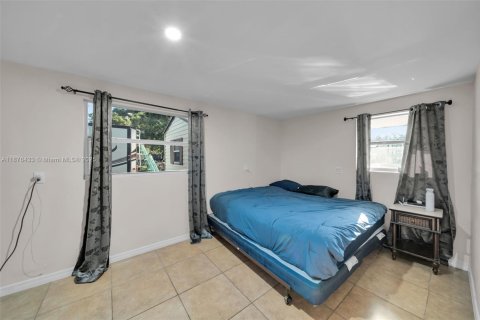 House in Fort Myers, Florida 3 bedrooms, 128.21 sq.m. № 1927053 - photo 12