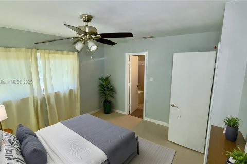 Villa ou maison à vendre à Hollywood, Floride: 3 chambres, 140.47 m2 № 1896970 - photo 11