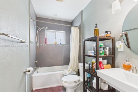 Villa ou maison à vendre à Hollywood, Floride: 3 chambres, 140.47 m2 № 1896970 - photo 13