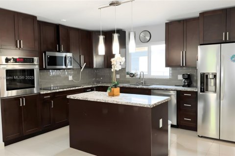 Villa ou maison à vendre à Hollywood, Floride: 3 chambres, 140.47 m2 № 1896970 - photo 10