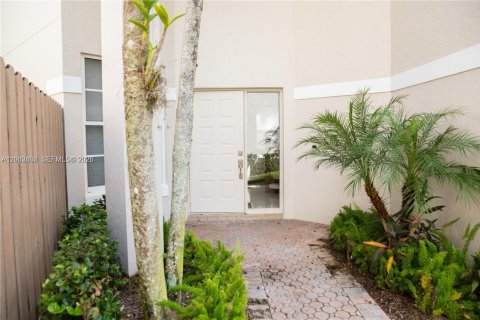 Снять в аренду виллу или дом в Бока-Ратон, Флорида 3 спальни, 229.65м2, № 2066893 - фото 2