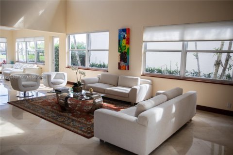 Снять в аренду виллу или дом в Бока-Ратон, Флорида 3 спальни, 229.65м2, № 2066893 - фото 4