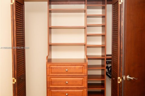 Снять в аренду виллу или дом в Бока-Ратон, Флорида 3 спальни, 229.65м2, № 2066893 - фото 17