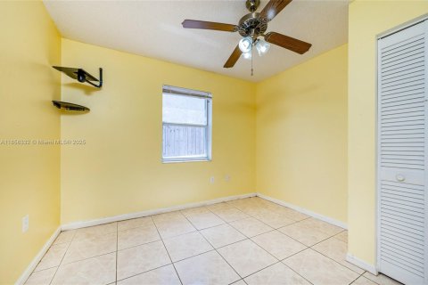 House in Cutler Bay, Florida 4 bedrooms, 187.66 sq.m. № 1878846 - photo 11