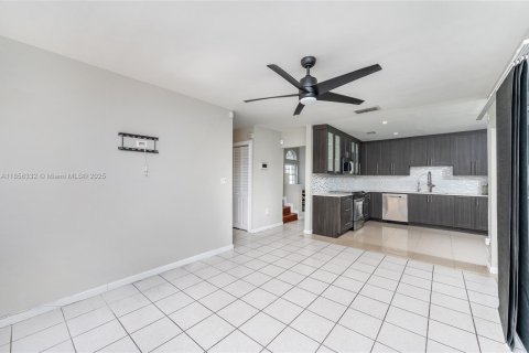 House in Cutler Bay, Florida 4 bedrooms, 187.66 sq.m. № 1878846 - photo 8