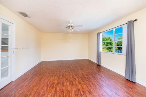 House in Cutler Bay, Florida 4 bedrooms, 187.66 sq.m. № 1878846 - photo 23