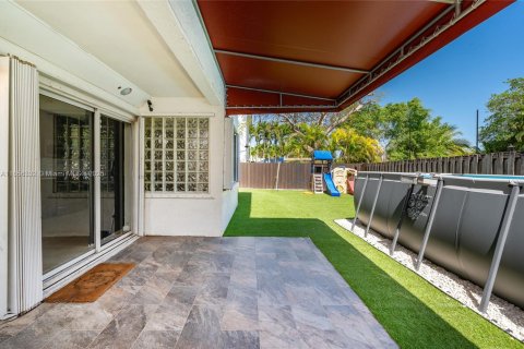 House in Cutler Bay, Florida 4 bedrooms, 187.66 sq.m. № 1878846 - photo 4