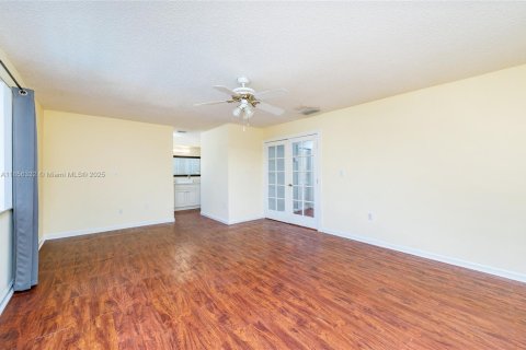 House in Cutler Bay, Florida 4 bedrooms, 187.66 sq.m. № 1878846 - photo 22