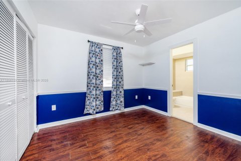 House in Cutler Bay, Florida 4 bedrooms, 187.66 sq.m. № 1878846 - photo 13