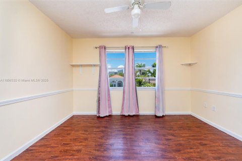 House in Cutler Bay, Florida 4 bedrooms, 187.66 sq.m. № 1878846 - photo 21