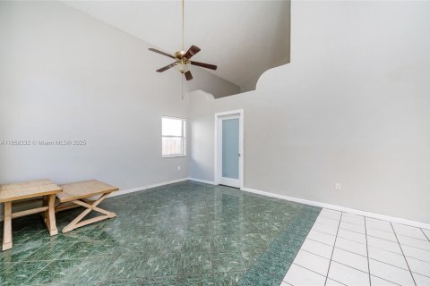 House in Cutler Bay, Florida 4 bedrooms, 187.66 sq.m. № 1878846 - photo 14