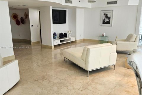 Condo in Sunny Isles Beach, Florida, 3 bedrooms  № 1638622 - photo 3