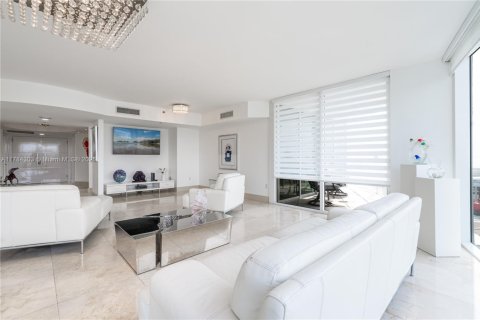 Condo in Sunny Isles Beach, Florida, 3 bedrooms  № 1638622 - photo 9