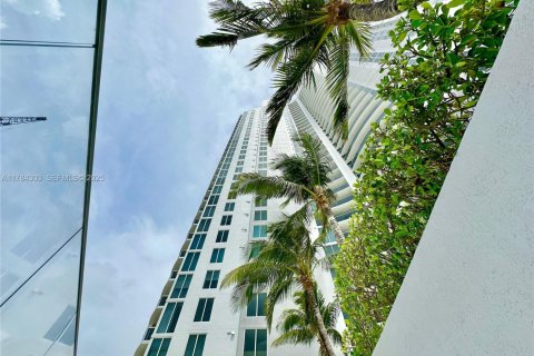 Condominio en venta en Sunny Isles Beach, Florida, 3 dormitorios, 266.07 m2 № 1638622 - foto 29