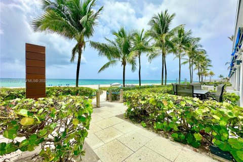 Condominio en venta en Sunny Isles Beach, Florida, 3 dormitorios, 266.07 m2 № 1638622 - foto 28